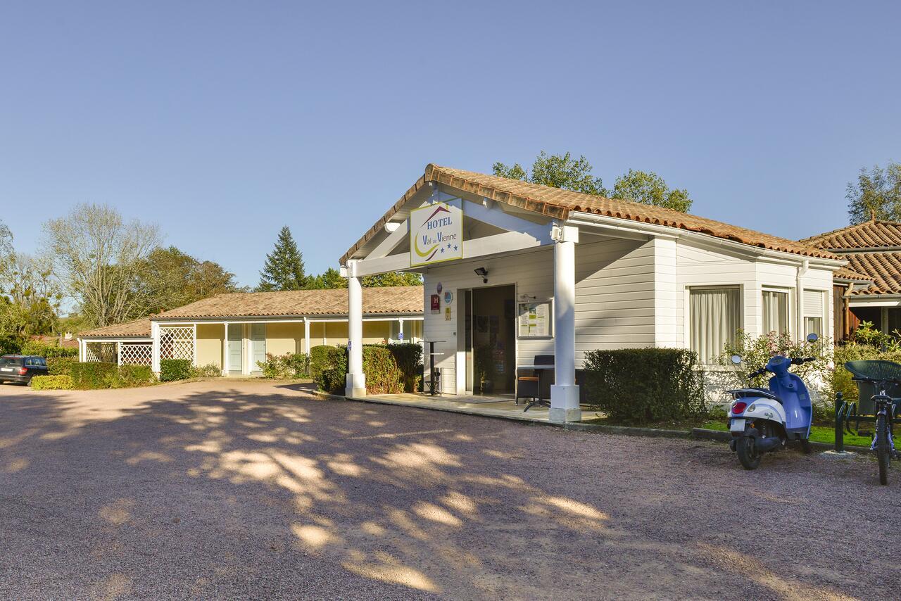 Logis Hotel Val De Vienne Le Vigeant 외부 사진
