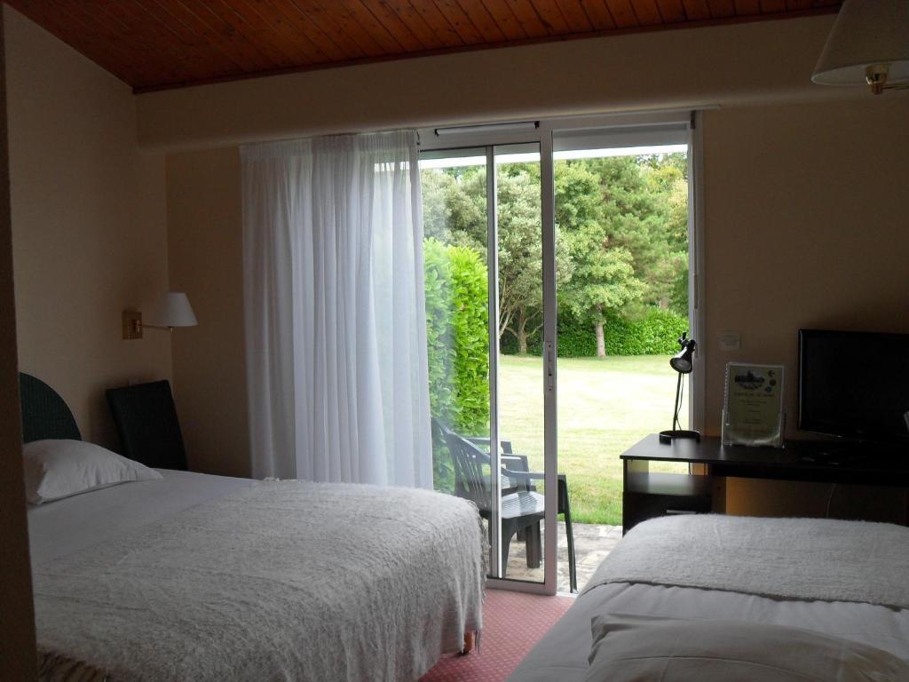Logis Hotel Val De Vienne Le Vigeant 객실 사진