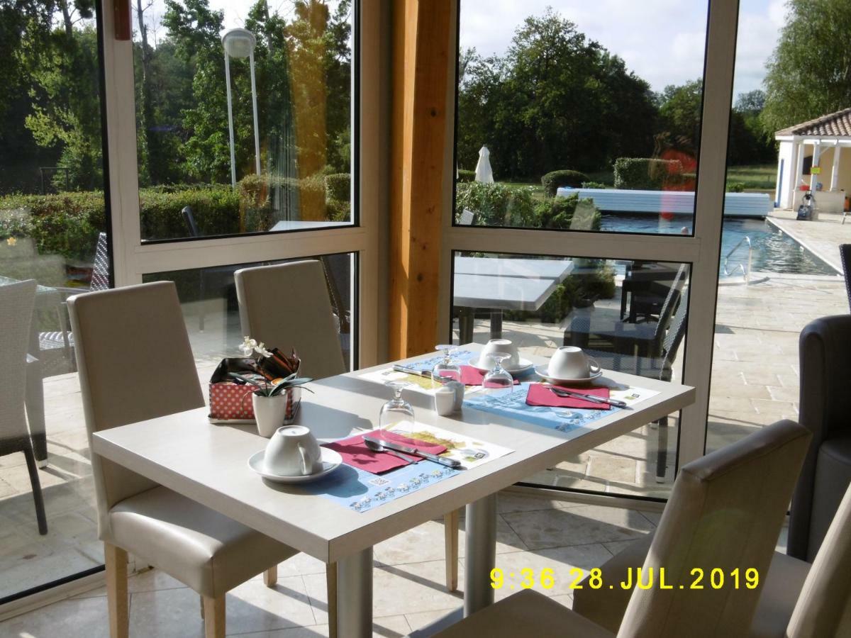 Logis Hotel Val De Vienne Le Vigeant 외부 사진