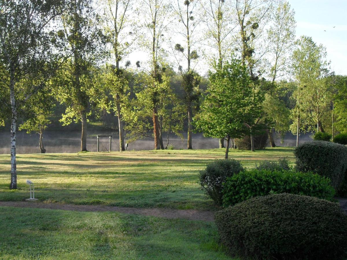 Logis Hotel Val De Vienne Le Vigeant 외부 사진