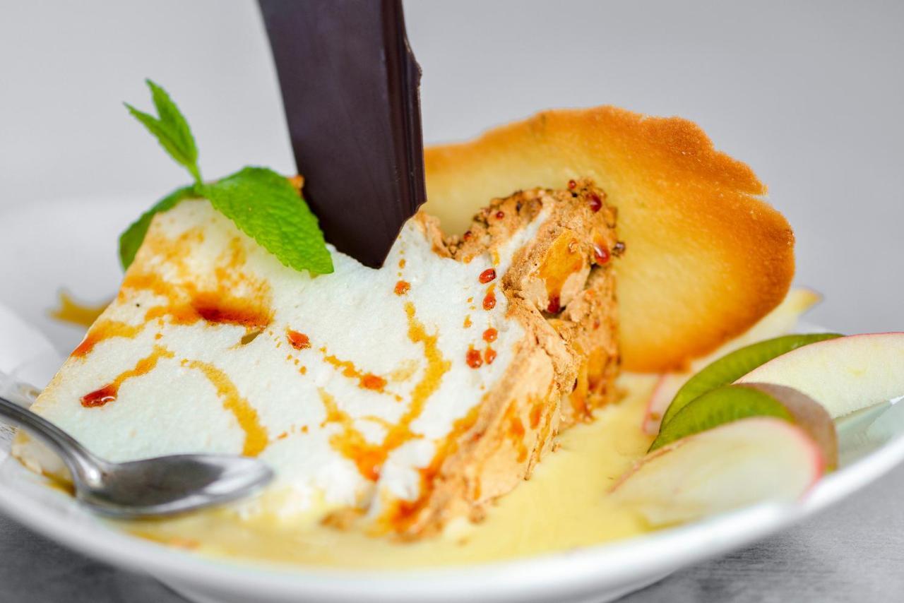 Logis Hotel Val De Vienne Le Vigeant 외부 사진