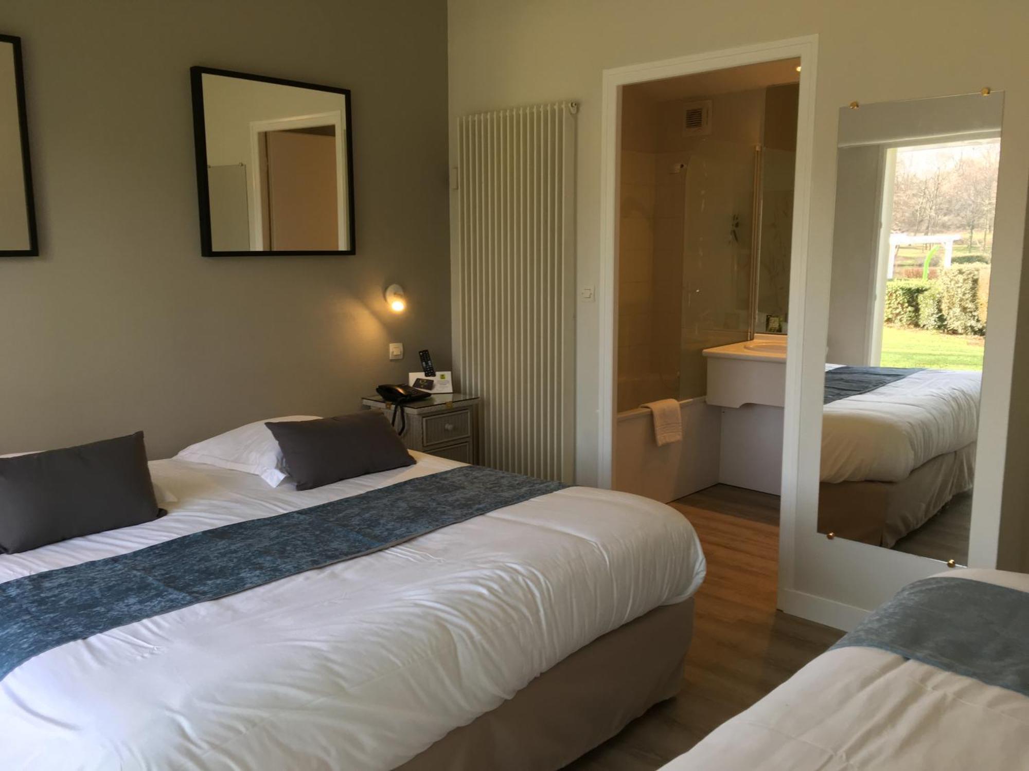 Logis Hotel Val De Vienne Le Vigeant 외부 사진
